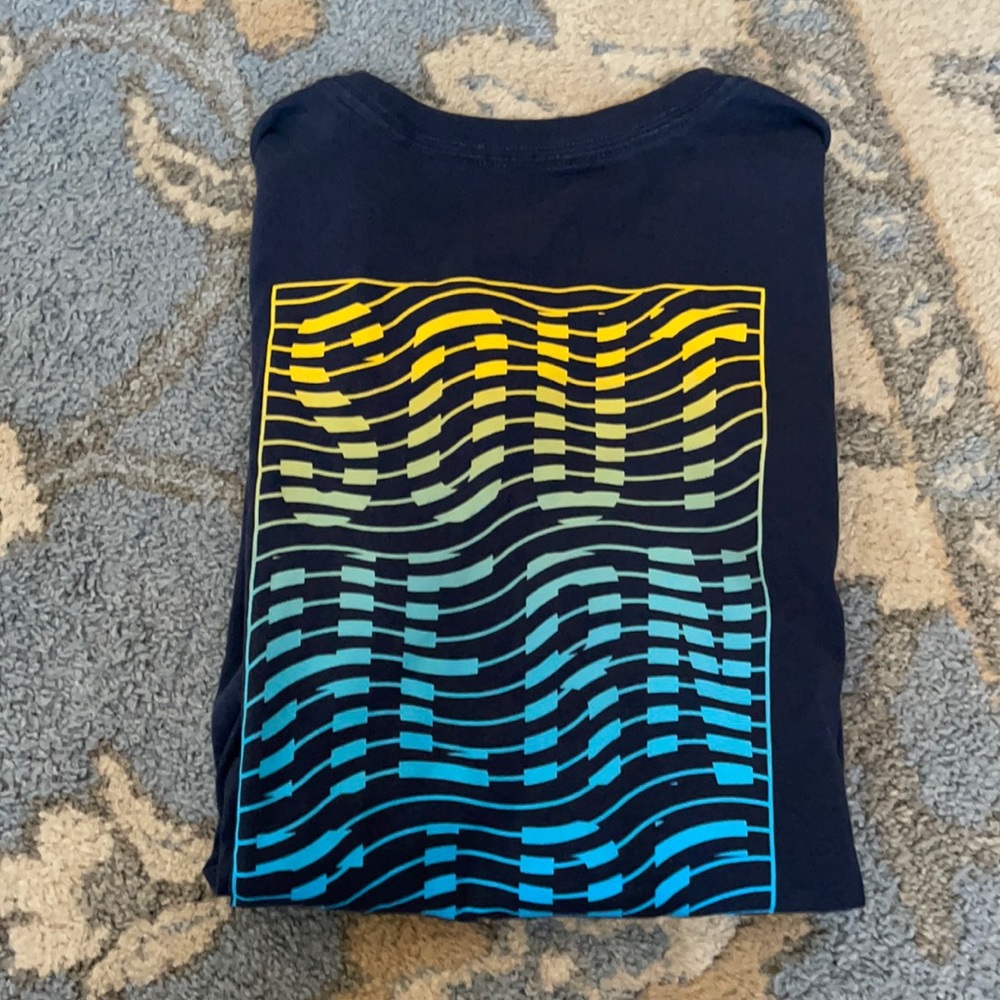 Boys southern tide t-shirt size large (12/14)